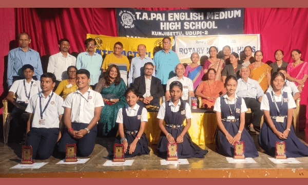 ಪ್ರಬಂಧ ಸ್ಪರ್ಧೆಚೆ ವಿಜೇತಾಂಕ ಸನ್ಮಾನ