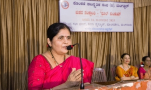 ಕಾಲಾಚೆರಿ ಆಮಕಾ ನಿಯಂತ್ರಣ ನಾ. ತೆ° ಆಸಚೆ° ಫಕತ ಪರಮಾತ್ಮಾಲೆ ಹಾತಾಂತು° - ಸುಲತಾ ನಾಯಕ