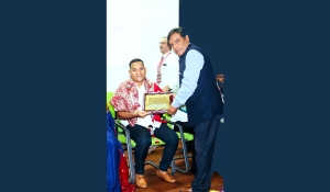 ತರನಾಟೊ ರಾಕೇಶ ಕಾಮತ ಹಾಂಕಾ° ರೆಡ್ ಕ್ರಾಸ್ ಸನ್ಮಾನ