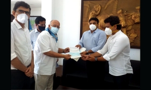 ಆಕ್ಸಿಜನ್ ಪ್ಲಾಂಟ್ ಸ್ಥಾಪನ ಕರಚಾಕ 5 ಲಾಖ ರೂಪಯೊ ದೇಣಿಗಾ