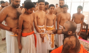ಕಾಶೀಮಠಾಧೀಶ ಶ್ರೀಮದ್ ಸಂಯಮಿಂದ್ರ ತೀರ್ಥ ಸ್ವಾಮೀಜಿ ಭೇಟಿ