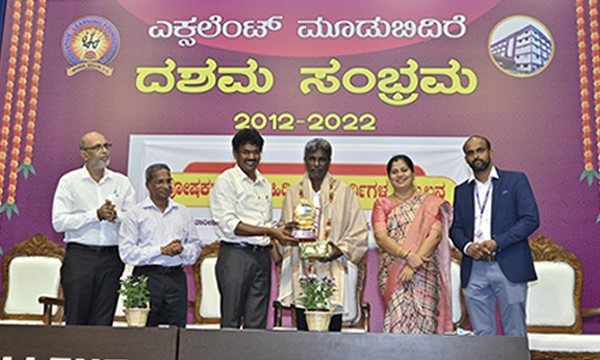 ಸುಸ್ಥಿರ ನಾಗರಿಕ ವ್ಯವಸ್ಥಾ ಆಸಾ ಕರಚಾಕ ಸಮಾಜಮುಖಿ ಶಿಕ್ಷಣ ಗರಜೆಚೆ° - ಕೋಟ ಶ್ರೀನಿವಾಸ ಪೂಜಾರಿ