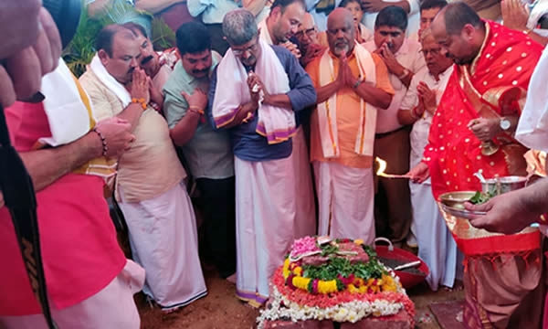 ವಿಷ್ಣು ಆನಿ ಶಿವ ಪೂಜೆಂತು° ಬೇಧ ಕರನಾಶಿ°, ಭಕ್ತಿನ ಪರಮಾತ್ಮಲೆ ಅರಾಧನಾ ಕರಕಾ