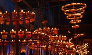 ಶಾರದೆಕ ದಿವ್ಯಾಲಂಕಾರಾಚಿ ಸೇವಾ