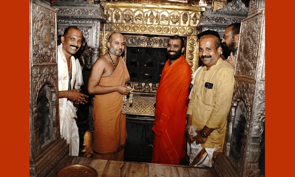 ಉಡುಪಿ ಶ್ರೀಕೃಷ್ಣಮಠಾಕ - ಶ್ರೀ ಕಾಶಿಮಠಾಧೀಶಾಂಗೆಲಿ ಭೇಟಿ. 