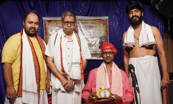 ಯಕ್ಷಗಾನ ಕ್ಷೇತ್ರಾಂತ ಖೂಬ ಸಾಧನಾ ಕೆಲೆಲೆ ರತ್ನಾಕರ ಶೆಣೈ ಹಾಂಕಾ° ಸನ್ಮಾನ