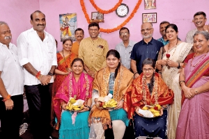 ಕಂಪೆನಿ ಸೆಕ್ರೆಟರಿ ಪರೀಕ್ಷೆಂತು° ರೇಂಕ್ ಜೋಡಿಲ್ಯಾಂಕ ಸನ್ಮಾನ