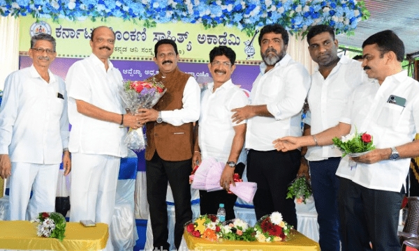 ಅಕಾಡೆಮಿಚೊ ಇಕ್ರಾವೊ ಅಧ್ಯಕ್ಷ್‌ ಜಾವುನ್‌ ಸ್ಟ್ಯಾನಿ ಅಲ್ವಾರಿಸಾಚೊ ಪದ್‌ಗ್ರಹಣ್‌