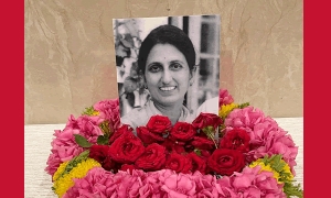 ಗಣಪತಿ ಜೂನಿಯರ್ ಕಾಲೇಜಾಚಿ ಪಯಲಿ ಪ್ರಾಂಶುಪಾಲಾ ಸಾವಿತ್ರಿ ಬಾಬುಲಕರ್ ಅಂತರಲಿ.