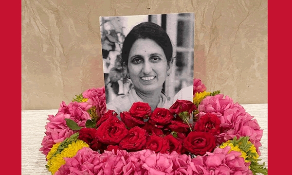 ಗಣಪತಿ ಜೂನಿಯರ್ ಕಾಲೇಜಾಚಿ ಪಯಲಿ ಪ್ರಾಂಶುಪಾಲಾ ಸಾವಿತ್ರಿ ಬಾಬುಲಕರ್ ಅಂತರಲಿ.