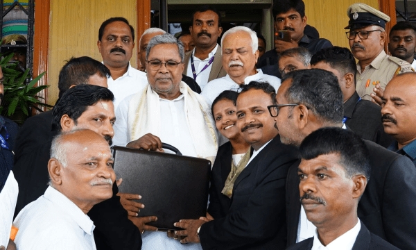 ಮುಖ್ಯ ಮಂತ್ರಿ ಸಿದ್ದರಾಮಯ್ಯಾಲೆ° 14ವೆ° ಕರ್ನಾಟಕ ಬಜೆಟ್