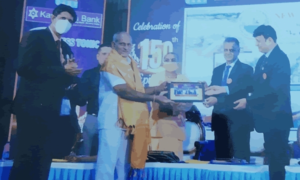 ಸಮಾಜ ಸೇವಕ ಸುರೇಶ ಶೆಣೈ ಹಾಂಕಾ° ಸನ್ಮಾನ
