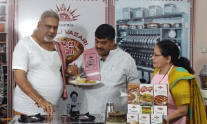 ಆನ್ನಾಲಿ ವಾಸರಿ - ಯೂಟ್ಯೂಬ್ ಕಾರ್ಯಕ್ರಮಾಕ ಚಾಲನಾ