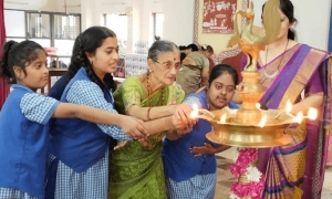 ಚೇತನ ಶಾಳೇಂತ ದೀಪಾವಳಿ ಆಚರಣ
