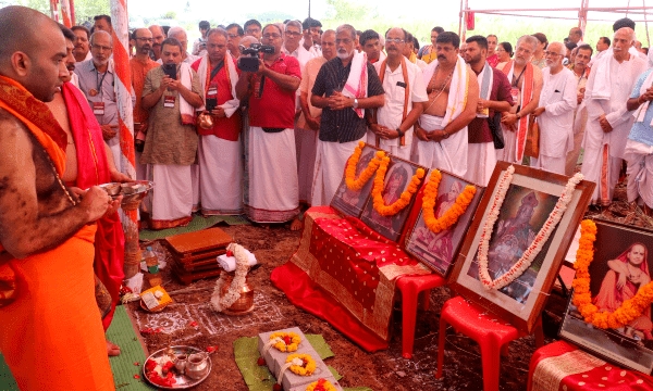 ಮಹಾರಾಷ್ಟ್ರಾಚೆ ಪಂಡರಾಪುರಾಂತು° ಕಾಶೀಮಠಾಚೆ ಶಾಖಾ ಮಠಾಕ ನಿಧಿಕಲಶ ಸ್ಥಾಪನಾ