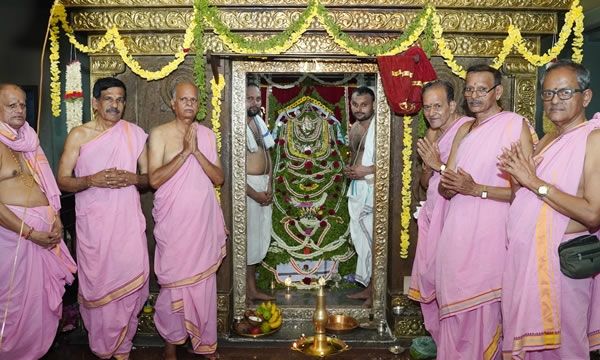 ಲಕ್ಷ ತುಳಸಿ ಅರ್ಚನ  ಆನಿ ಲಕ್ಷ  ಕುಂಕುಮಾರ್ಚನಾ