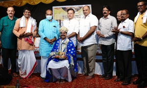 &quot;ಸೂಣೆ ಆನಿ ಸೂಣೆಬಾಲ” (ಕೊಂಕಣಿ)  ಆನಿ &quot;ತ್ರಿಭಾಷಾ ರಂಗ ನಾಟಕಗಳು&quot; ( ಕನ್ನಡ ಕೊಂಕಣಿ, ತುಳು) ಭಾಷಾ ನಾಟಕ ಪುಸ್ತಕಾಂಚೆ ಉಗ್ತಾವಣ