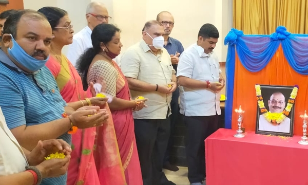 ವಿಠಲ್ ಕುಡ್ವ ಹಾಂಕಾ° ಶ್ರದ್ಧಾಂಜಲಿ ಅರ್ಪಣ